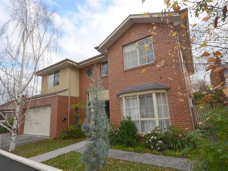 Brilliant large home in super central locale, walk to Webster St Market Café!