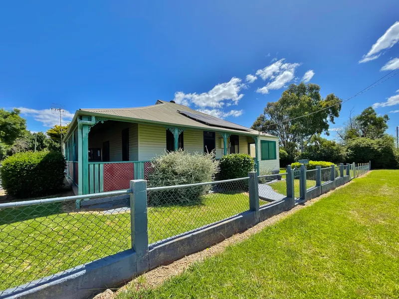 1,815m2 Block With A Lovely Cottage.