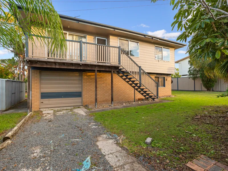 BIG fully fenced block and a house with so much potential!