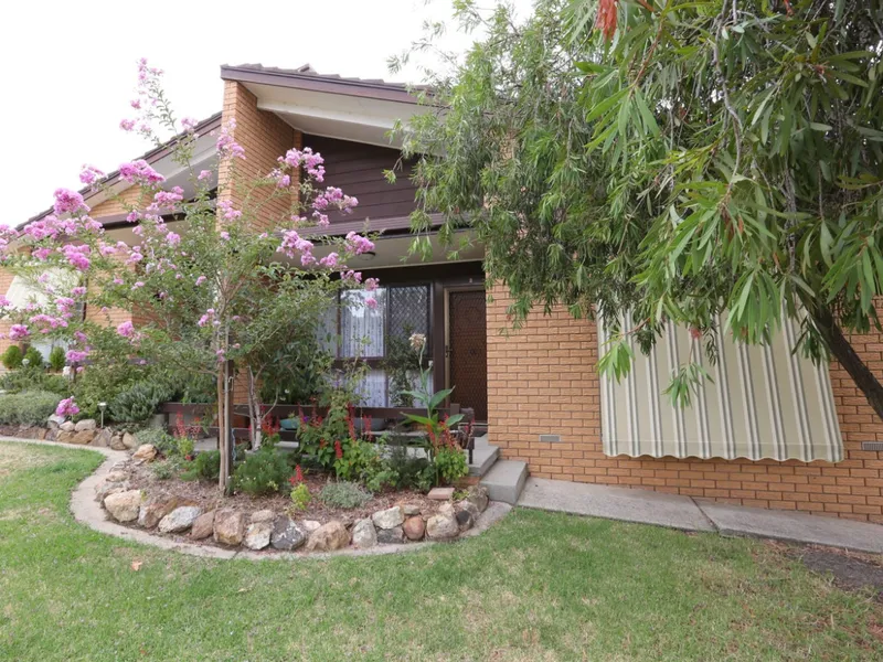 Nicely Presented Townhouse In Great Location