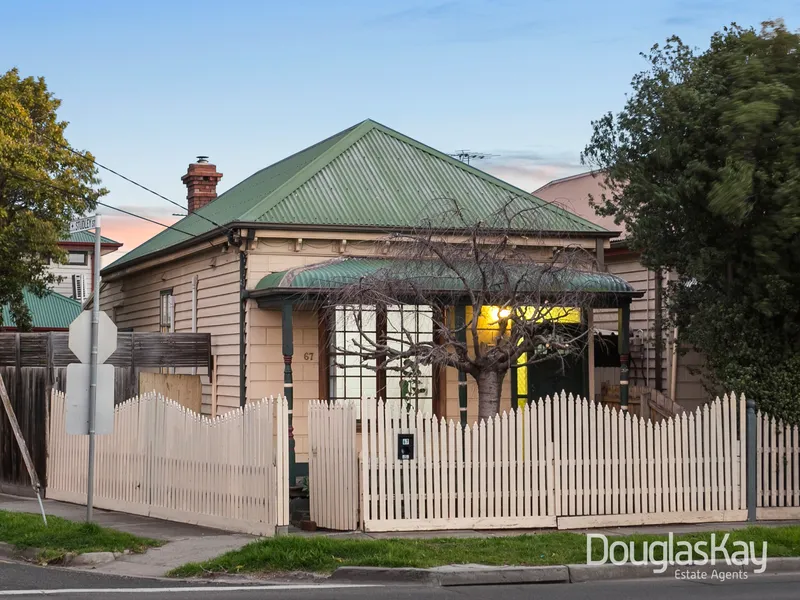 Victorian Elegance. Corner Of Studley Street.