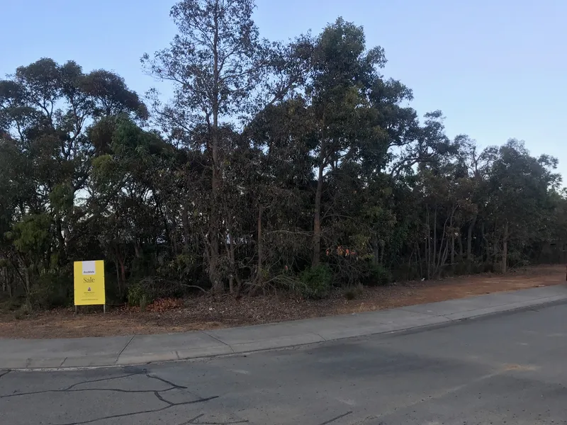 CORNER BLOCK IN GREAT LOCATION