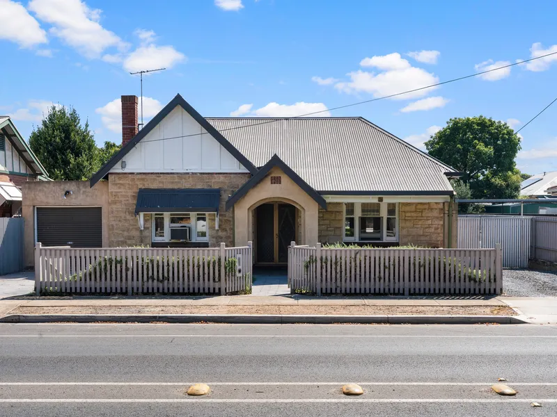 FANTASTIC 1935 TUDOR WITH MAGNIFICENT SCOPE. IDEAL INVESTMENT OR LIVE-IN.