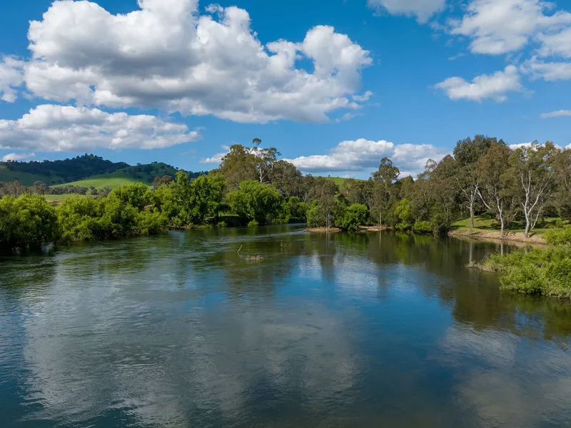 Extensive Goulburn River Frontage...