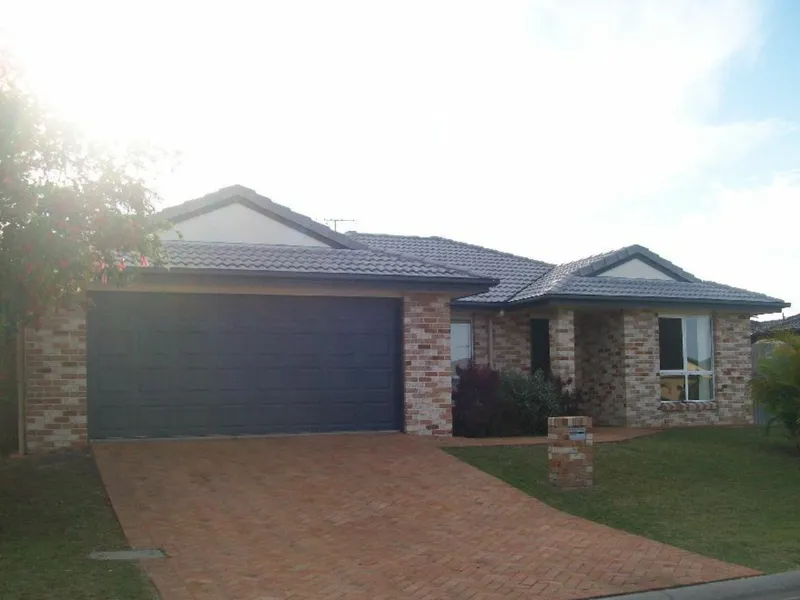 LOWSET BRICK HOME IN SANDSTONE POINT