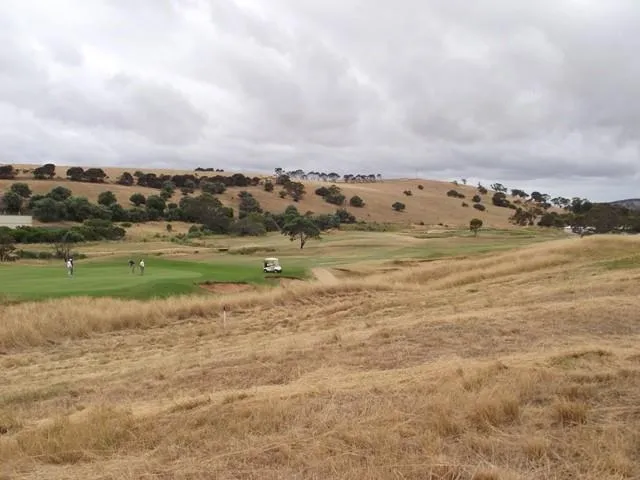 Huge 983sqm block adj Golf Course, Dress Circle Location.