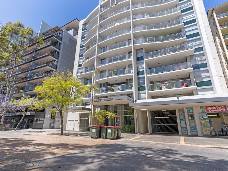 URBAN OASIS: 2BR/2BA APARTMENT WITH POOL VIEWS IN EAST PERTH