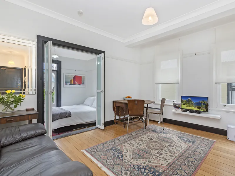 Gorgeous Fully Furnished One Bedroom Apartment In Sought After Location