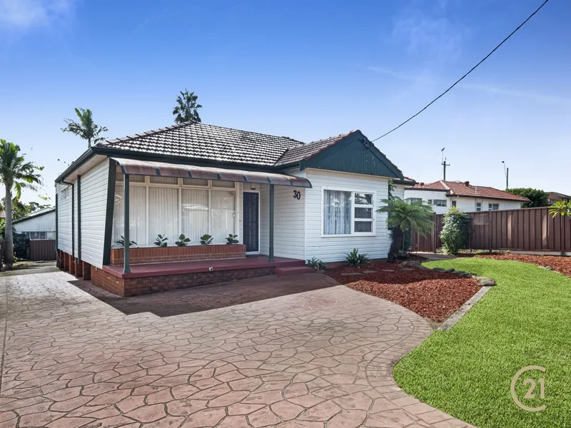 R3 ZONE WITH HUDGE DEVELOPMENT POTENTIAL (S.T.C.A). INVESTORS DELIGHT. 759SQM LAND