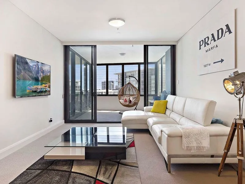 2 Bed + Sun Room | Timber Floor | Level 3 