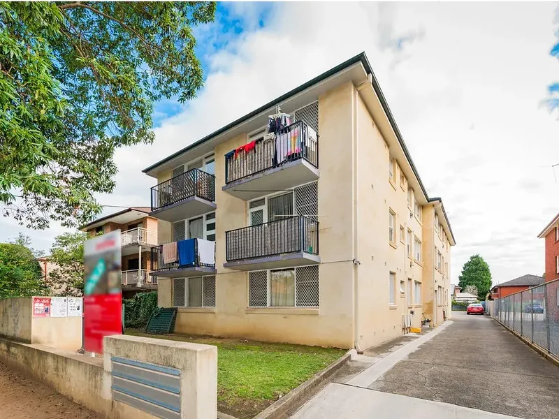 Well Maintained 2 Bedrooms Unit For Lease