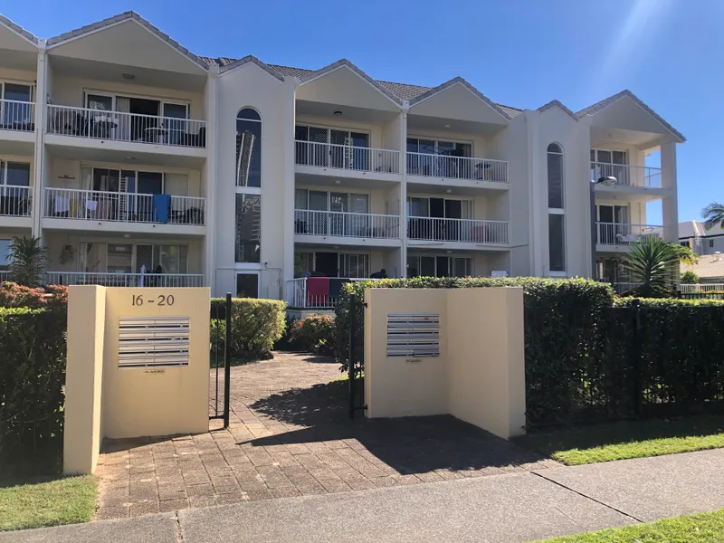 2 Bedroom East Facing Unit on Chevron Island!