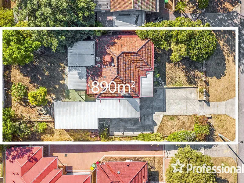 HUGE 890m2 Block With City Views