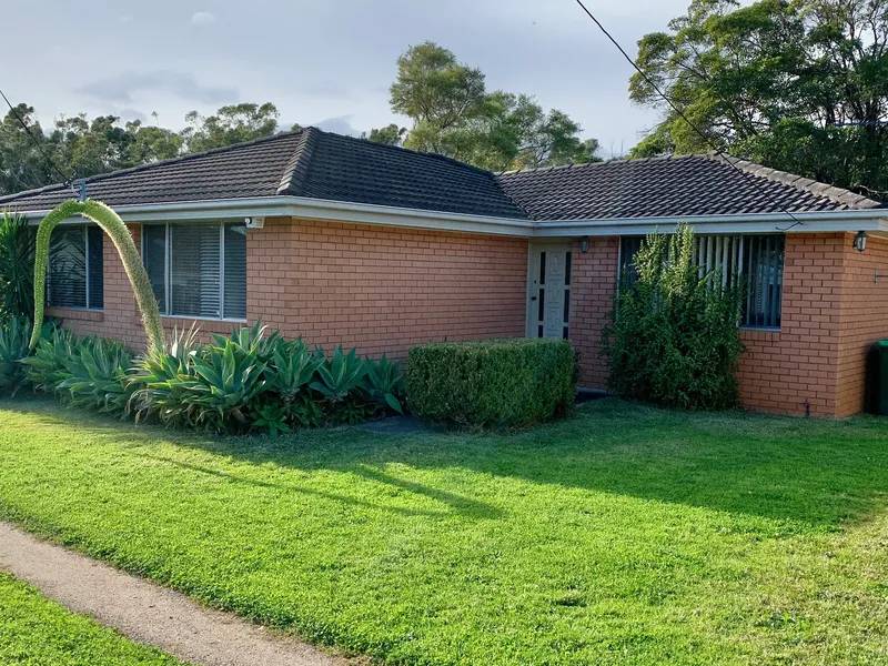 PRIVATE SINGLE LEVEL HOME