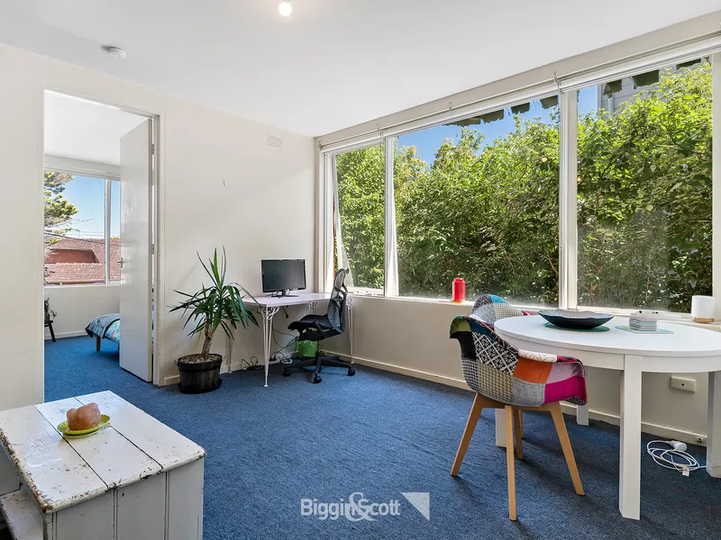GENEROUS 1 BEDROOM APARTMENT WITH OFF STREET PARKING IN PERFECT LOCATION