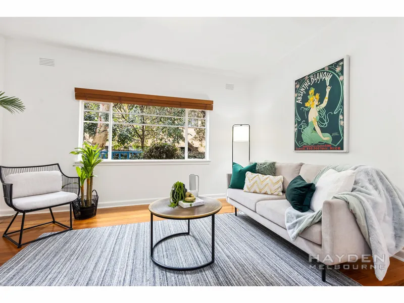 Charming Art Deco in a Prized Position