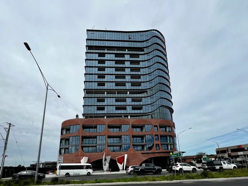 Spacious & Outstanding 1 Bedroom & 1 Bathroom Apartment In Alphington!!!