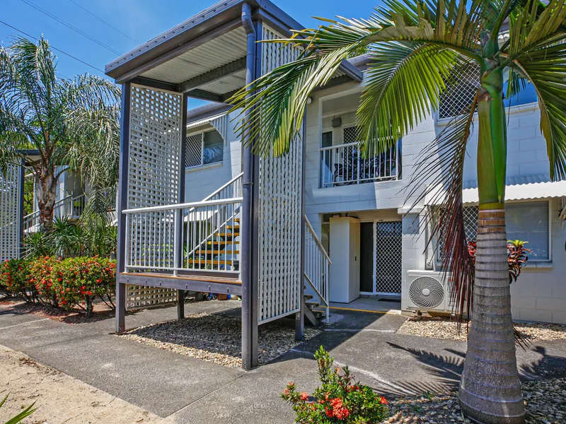 Top floor unit close to the city