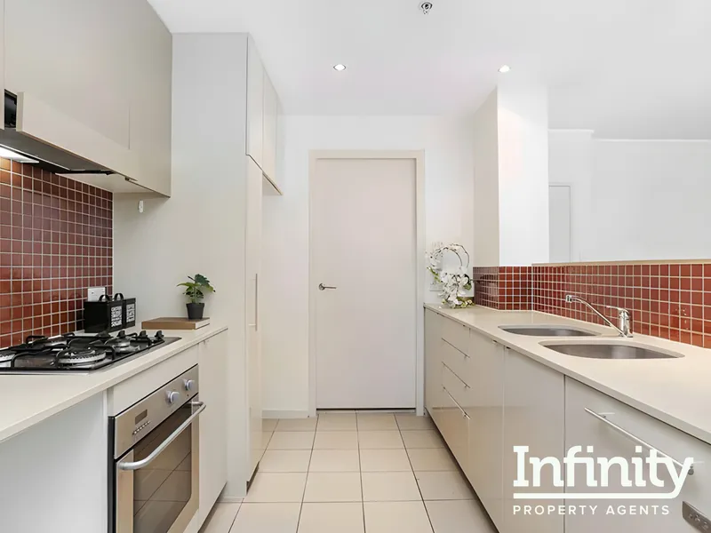 MODERN TWO BEDROOM CONVIENTLY LOCATED ABOVE PACIFIC SQUARE SHOPPING CENTRE