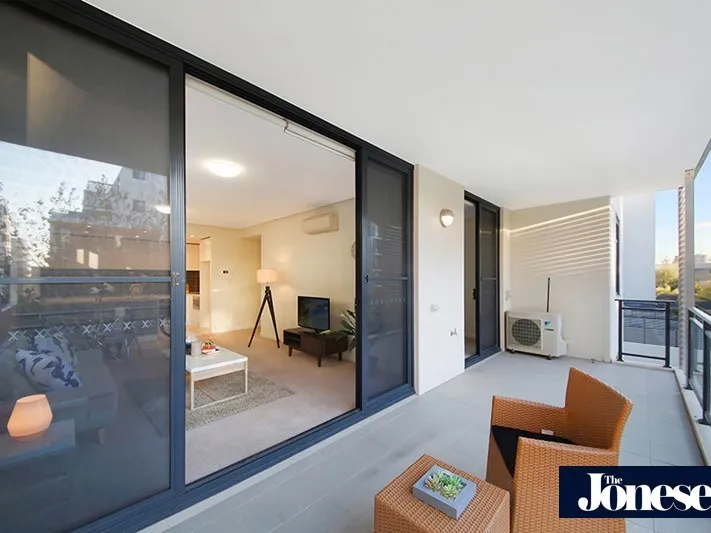 2 CARSPACES + TIMBER FLOORS + LOCATION