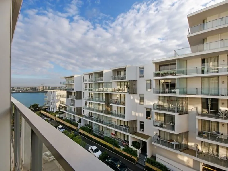 Gorgeous Bi-Level, Through Apartment - Water Views (INSPECTION CANCELLED)