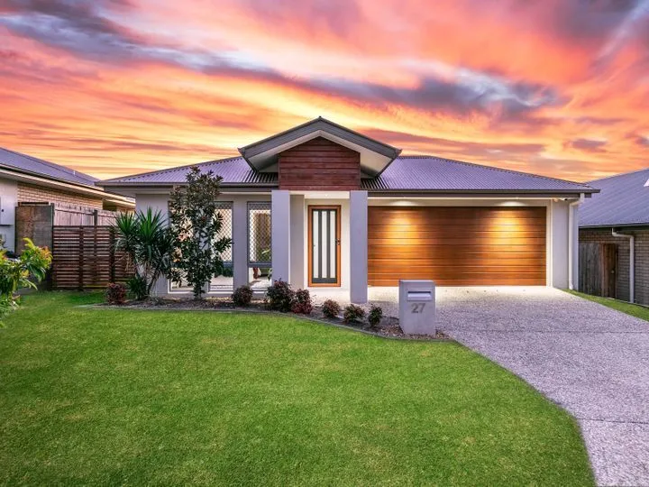 Executive 4-Bedroom Home in Stoneleigh Reserve