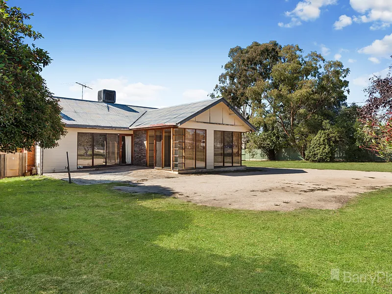 Prime corner location on 1750m2