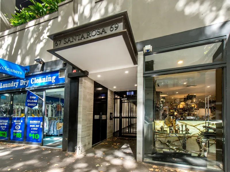 Studio Apartment With Courtyard Area