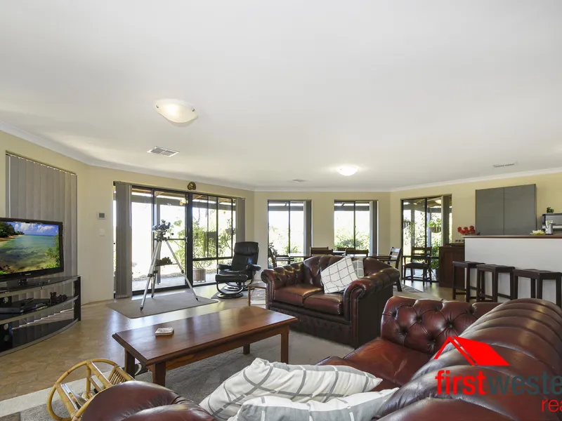 1,000 acre backyard, with the City on your doorstep. 