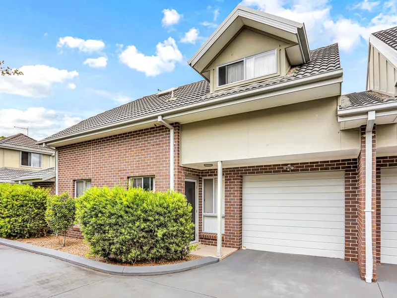 MODERN TOWNHOUSE IN A GREAT LOCATION! 