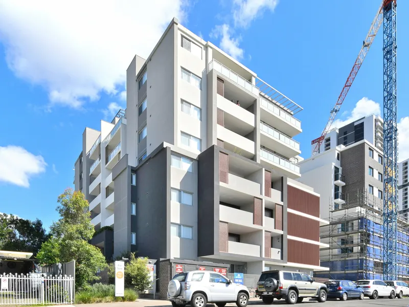 GENEROUS THREE BEDROOM APARTMENT WITH TWO BALCONIES