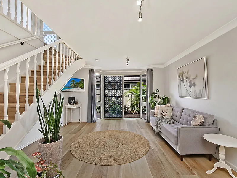 Renovated Townhouse Less than 200m to Village Centre