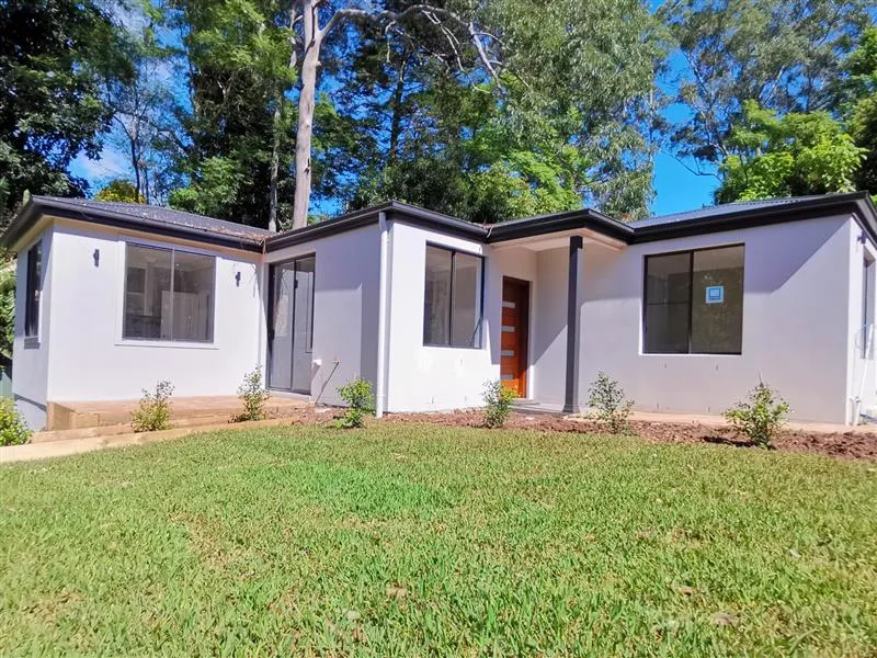 Eastwood new modern 3 bedrooms house, close train station and shopping