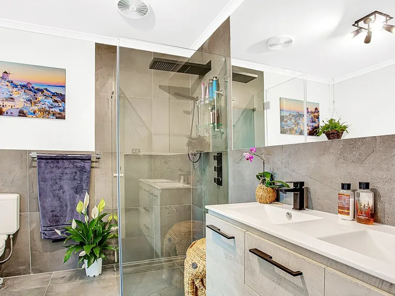 MERRIFIELD HEIGHTS - RENOVATED MASTERPIECE