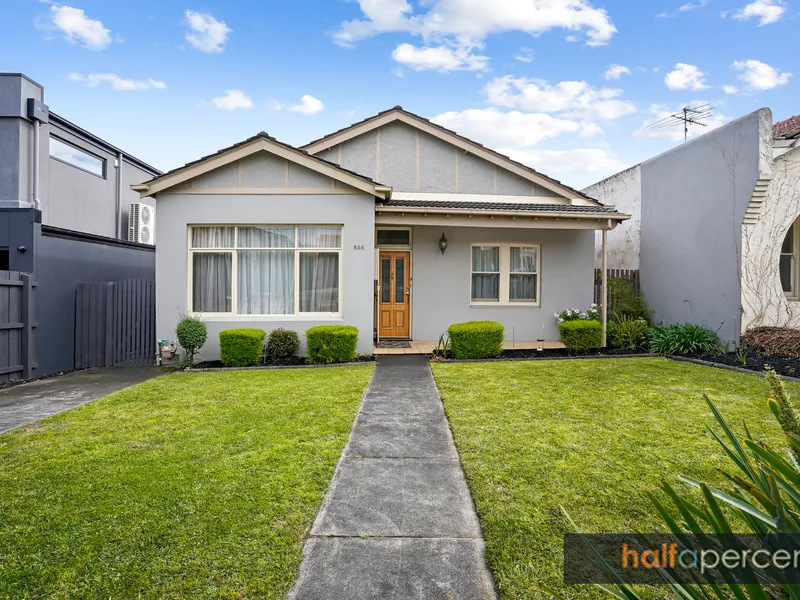 A CHARMER IN A SOUGHT-AFTER LOCATION!