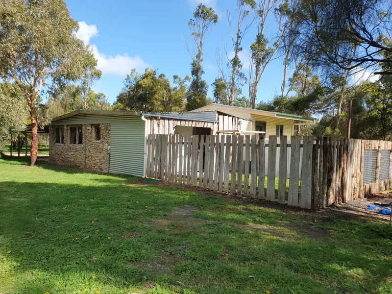 Private Rustic Rural Retreat.