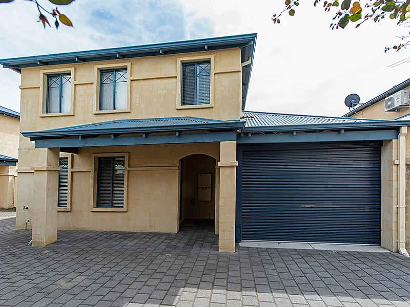 **TO ARRANGE A VIEWING CLICK ON EMAIL/CONTACT AGENT TO REGISTER**