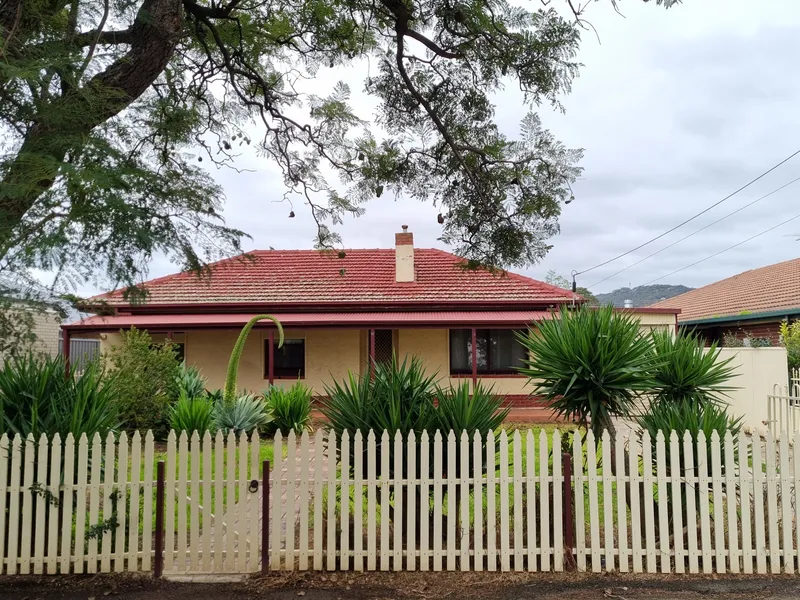 CHARACTER HOME WITH EXTERNAL RUMPUS.