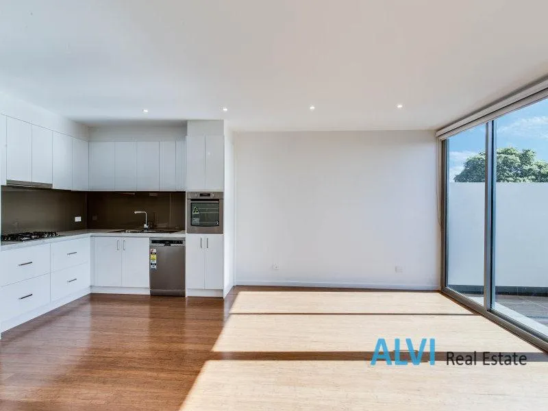 Walk to Doncaster Gardens Primary School and local shops