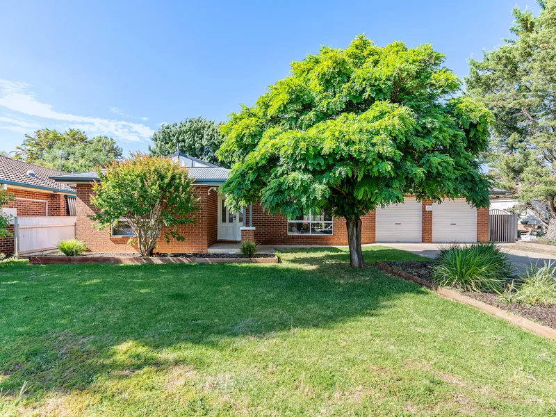 LAKE ALBERT FAMILY HOME