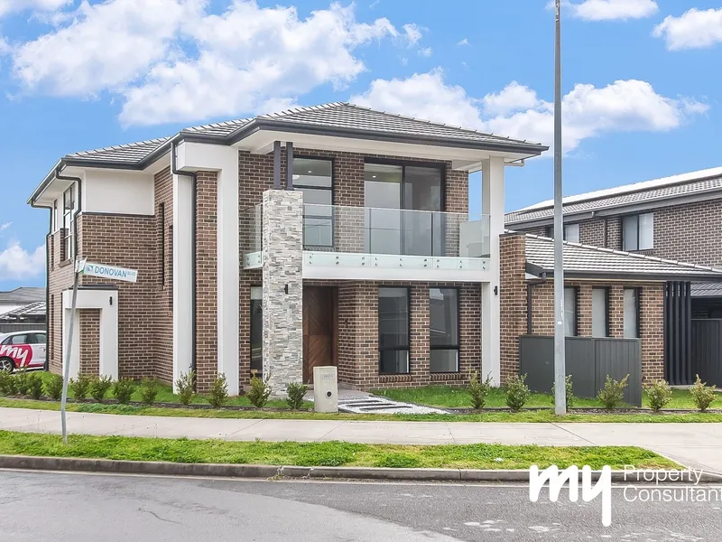 LARGE MODERN 5 BEDROOM FAMILY HOME