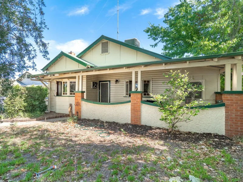 Delightful Weatherboard Cottage