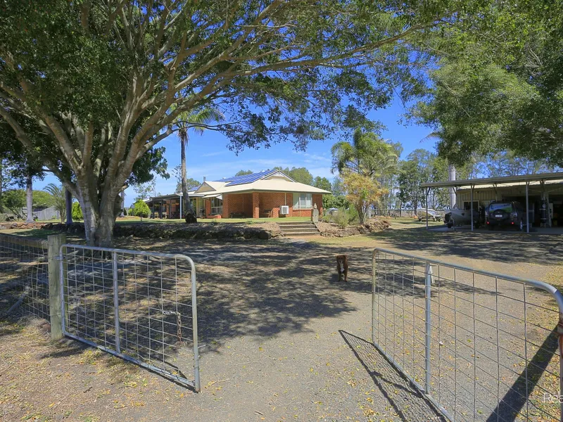PRIVATE 5 ACRE LIFESTYLE CITY-CLOSE 