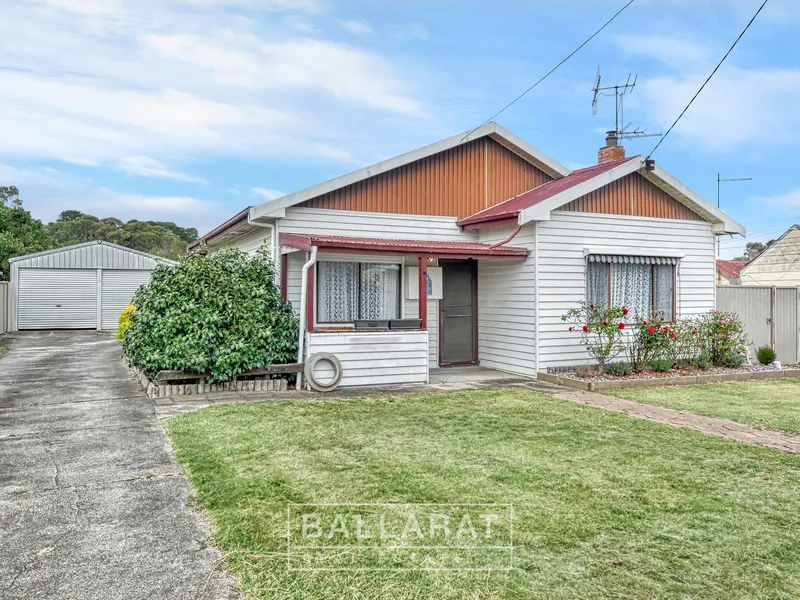 RURAL LIFESTYLE AT ITS BEST WITH BIG FAMILY HOME ON LARGE ALLOTMENT