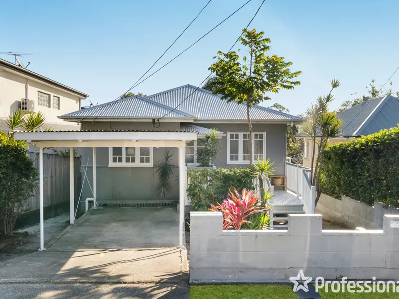 SPECTACULAR CHARACTER HOME WITH AN APPROVED BUILDING APPLICATION, CAPTURING IMPRESSIVE CITY VIEWS IN BLUE CHIP COMMUNITY!