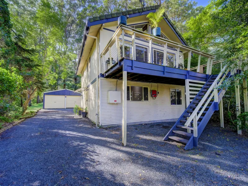 Private open plan cottage close to lake