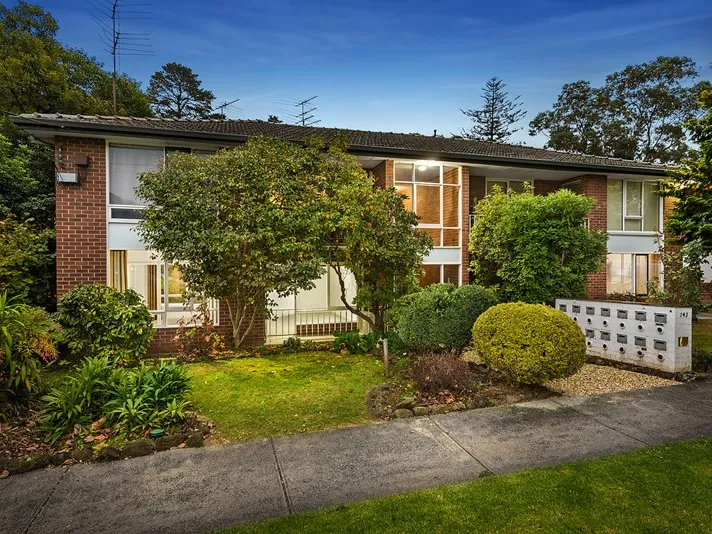 Stylishly Renovated Ground Floor Apartment, Premier Position