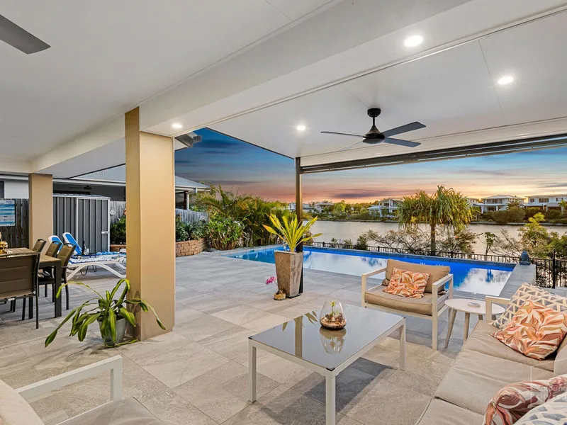 LAKESIDE RETREAT: YOUR SERENE HAVEN