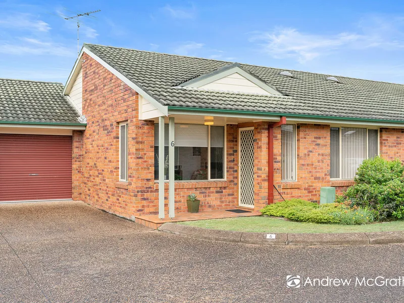 CENTRAL SWANSEA VILLA - OVER 55S LIVING AT ITS BEST