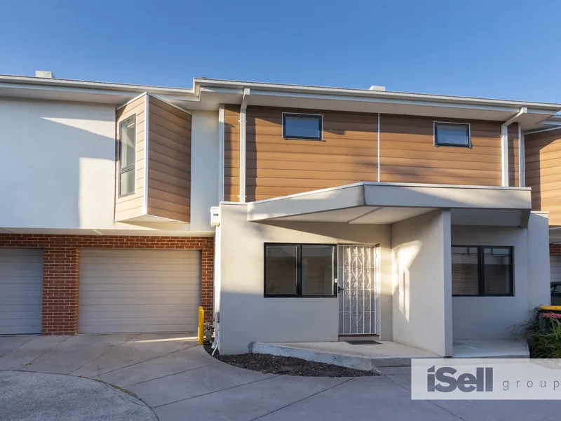 Modern 2 Bedroom Townhouse!